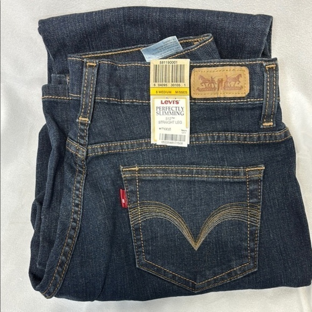 Levi's 512 perfectly slimming straight leg   Jeans size 6